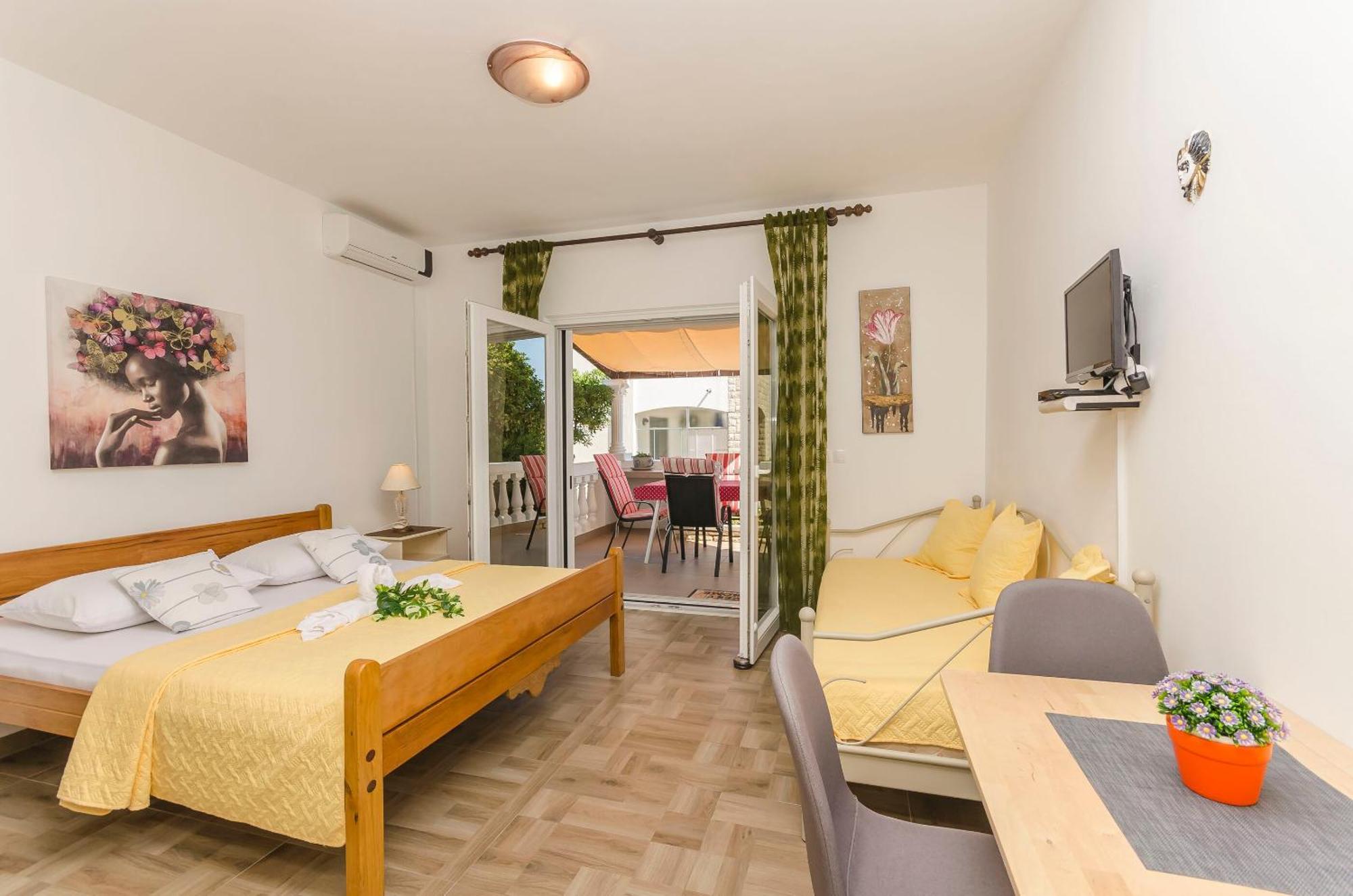 Apartment Robyn On The Beach Srima Ngoại thất bức ảnh