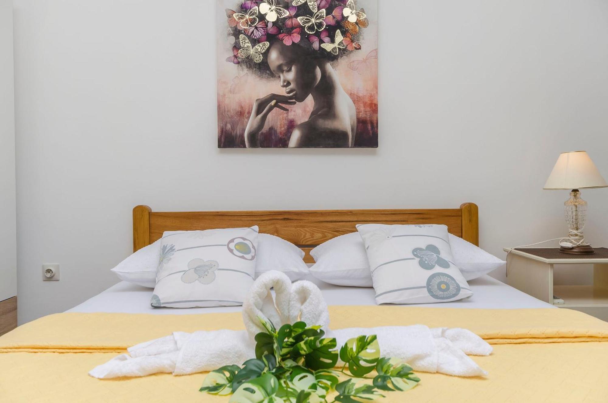 Apartment Robyn On The Beach Srima Ngoại thất bức ảnh
